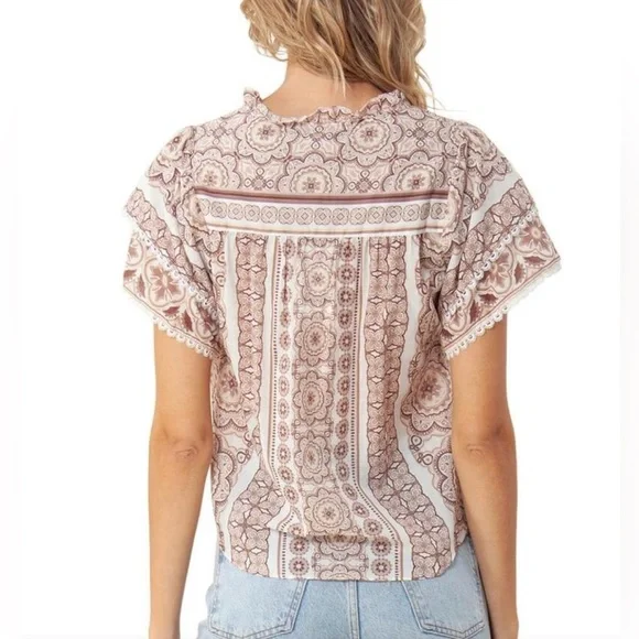 Med Hale Bob Floral Flutter Sleeve Top - Picture 2 of 6